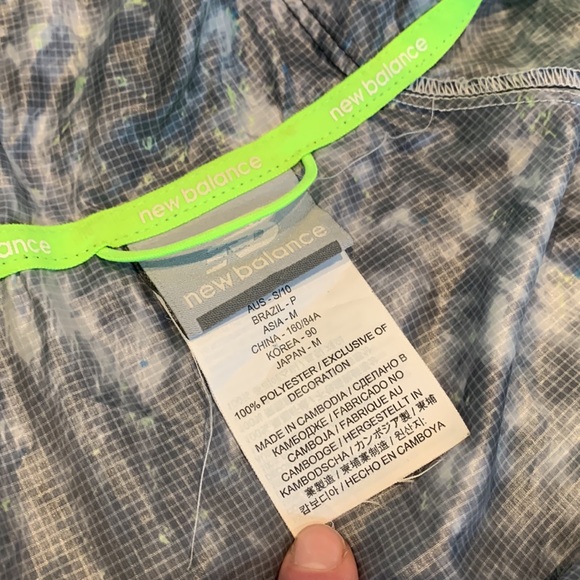 NB Lightweight Hooded Jacket in splashy black/white print neon green accents - Picture 14 of 16